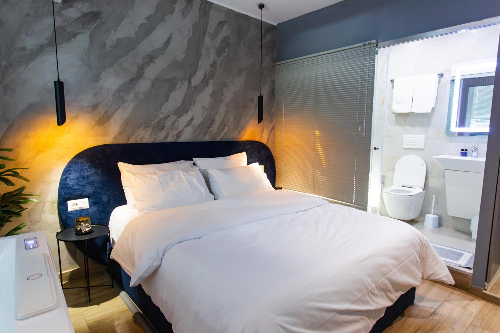 The Bubbles - Jacuzzi Hotel Tirana Exterior photo